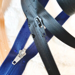 The water repellent AquaGuard® zipper is now available in a new series, FLATKNIT® tape. FLATKNIT® braided tape is flexible, light and thin, making this zipper suitable for sports, outdoor activities, children's wear, and more. It has a special slider with an insertion assist function, making it easy for all ages to use.